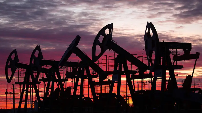 Bloomberg: Иран сокращает добычу нефти на фоне морской блокады США